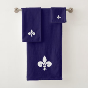 Elégante fleur de Lis blanche sur bleu marine