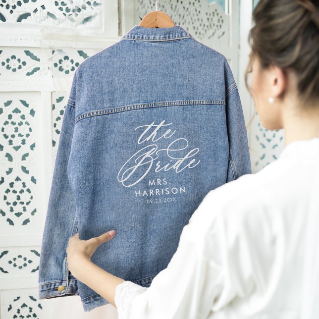 Élégante mariée Script Mariées Nom Mariage Date (The Bride Elegant Script Brides Name Wedding Date Denim Jacket)