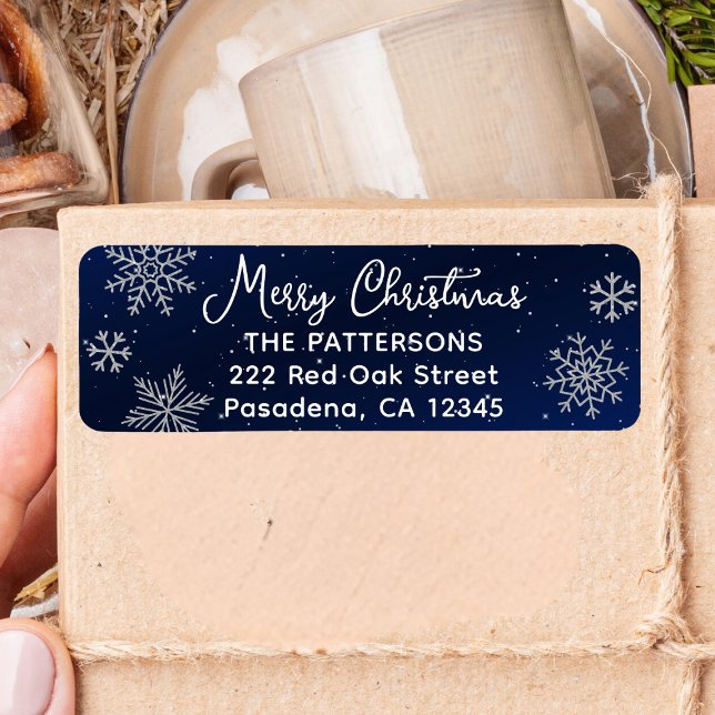 Élégants flocons d'argent sur le bleu nuit Noël (Snowflakes add a touch of sparkle, creating an elegant label for your Christmas envelopes or package)
