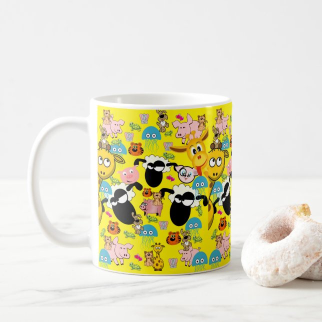 Eléphant, Girafe, Cochons, Chiens Mug Jaune (Avec donut)