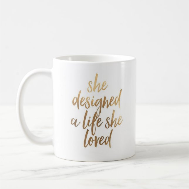 Elle a conçu une vie où elle a aimé la tasse (Gauche)