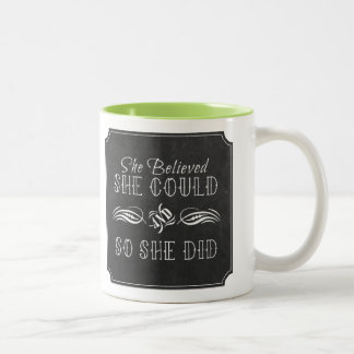 Elle Croyait Qu'Elle Pouvait Mug (intérieur couleu