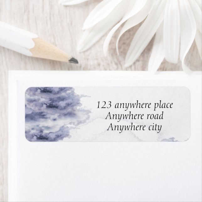 Elle est à la fête prénuptiale sur un petit nuage  (En situation)