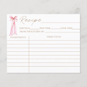 Elle est en train d'attacher les cartes de recette