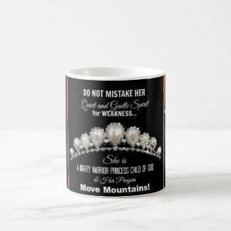 Elle est une tasse de guerrier puissant