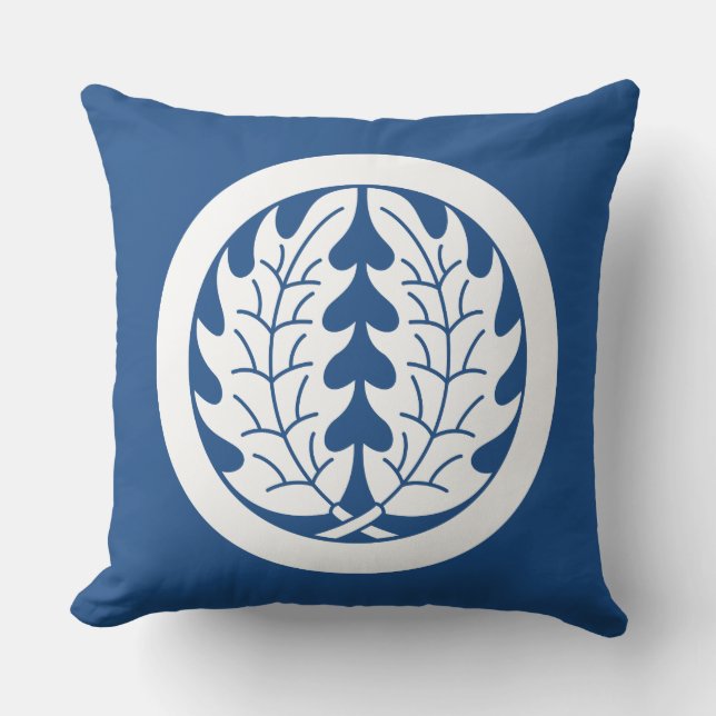 Embracing holly leaves in circle throw pillow (Front)