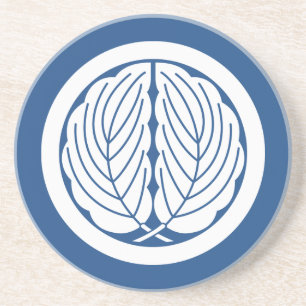 Embracing oak leaves in circle coaster