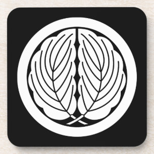 Embracing oak leaves in circle coaster
