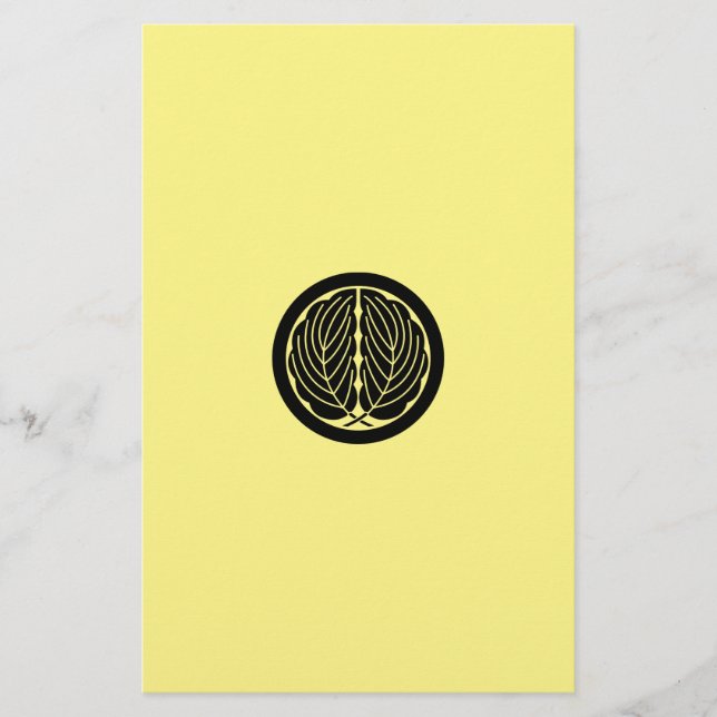 Embracing oak leaves in circle stationery (Front)