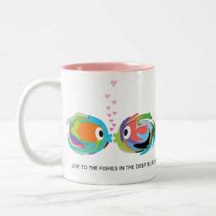 Embrassant des poissons 11 onces. Tasse en