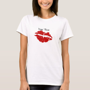 Embrassez ce T-shirt rouge de lèvres