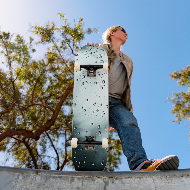 Embrassez la sérénité avec Rainy Day Skateboard (Extérieur 1)