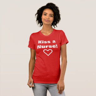 Embrassez un T-shirt de Valentine d'infirmière