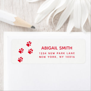 Empreintes de pattes du chien rouge mignon