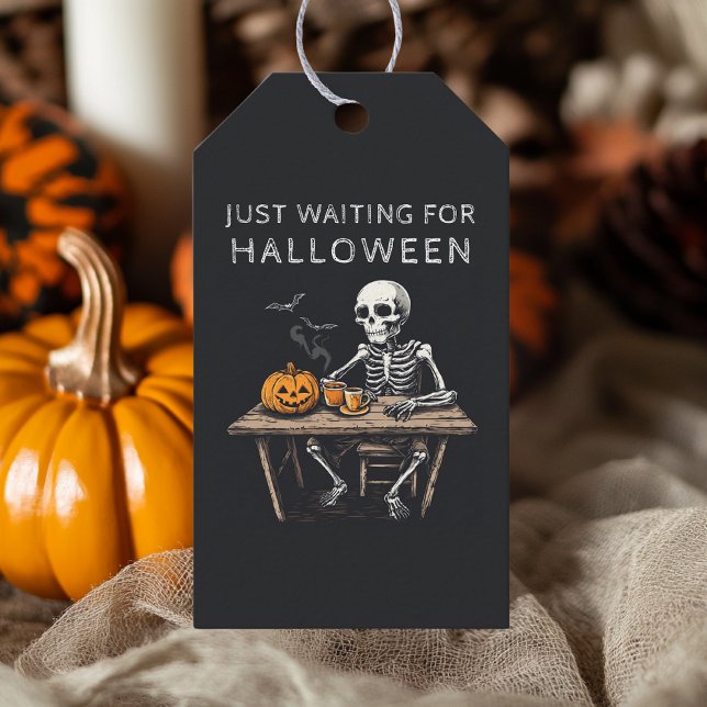"En attente des étiquettes de cadeaux d'Halloween  (Créateur téléchargé)