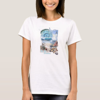 en bord de mer, T-shirt femme sur la plage