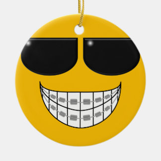 En Céramique Les croisillons de dentiste sont ornement frais