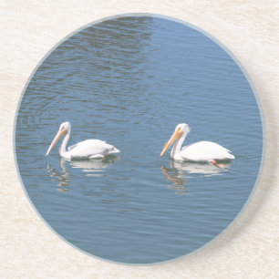 En Grès dessous de verre de paires de pélican blanc