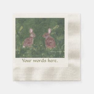 En Papier Deux lapins de lapin heureux dans les serviettes d