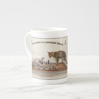 En Porcelaine Chats jouant aux échecs sur une tasse de la Chine