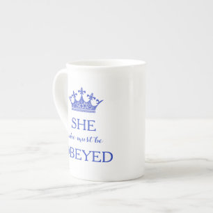 En Porcelaine Elle qui doit être tasse de thé bleue élégante