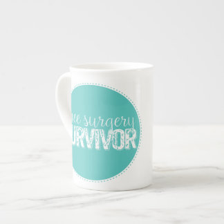 En Porcelaine Tasse de survivant de chirurgie de genou