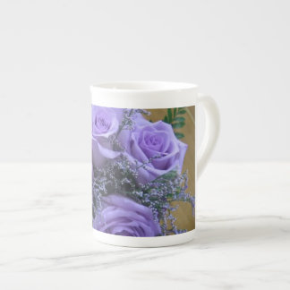 En Porcelaine Tasse pourpre de roses