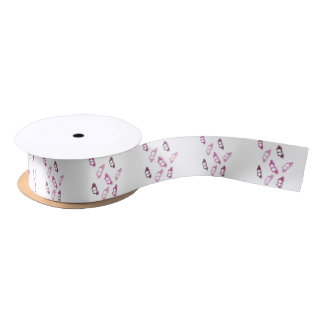 En Satin Ruban rose et pourpre de papillon