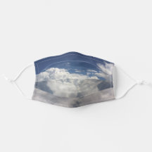 Des nuages blancs dans un magnifique masque bleu c