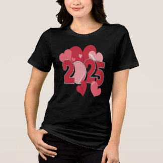 En Tri-matière Célébrez 2025 avec un T-shirt aux coeurs vibrants