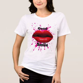En Tri-matière T-shirt avec un bon sourire 