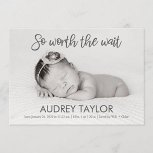 En valeur le faire-part de naissance de bébé de