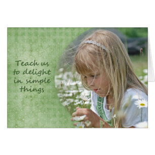 Enfant avec fleur sauvage