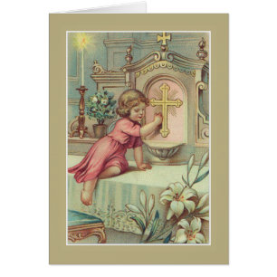 Enfant vintage catholique à l'autel de tabernacle