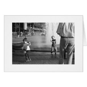 Enfants dans la fontaine de Berlin