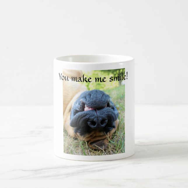 English Mastiff dog smiling - cup (Center)