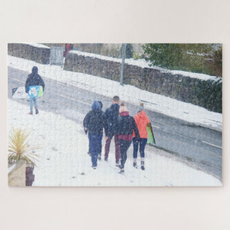 Enjoying snow jigsaw puzzle