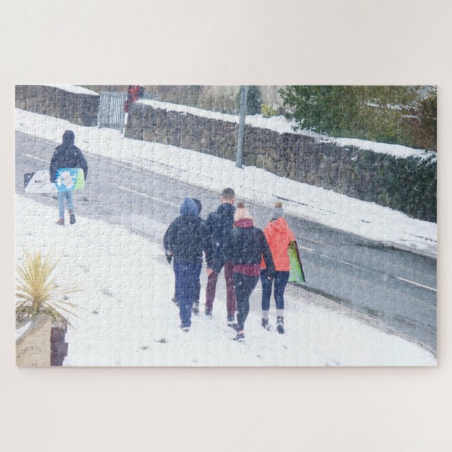 Enjoying snow jigsaw puzzle (Horizontal)
