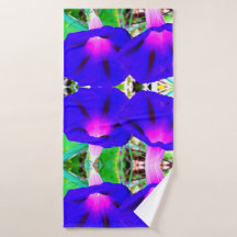 Ensemble assez floral de serviette de Bath