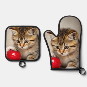 Ensemble De Gant De Cuisine Et De Manique adorable kitten and love red apple