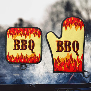 Ensemble De Gant De Cuisine Et De Manique Dicton de barbecue de la cuisson des flammes rouge