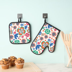 Ensemble De Gant De Cuisine Et De Manique Floral