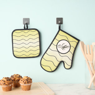 Ensemble De Gant De Cuisine Et De Manique Jaune Beurre Initiale Personnelle de Famille