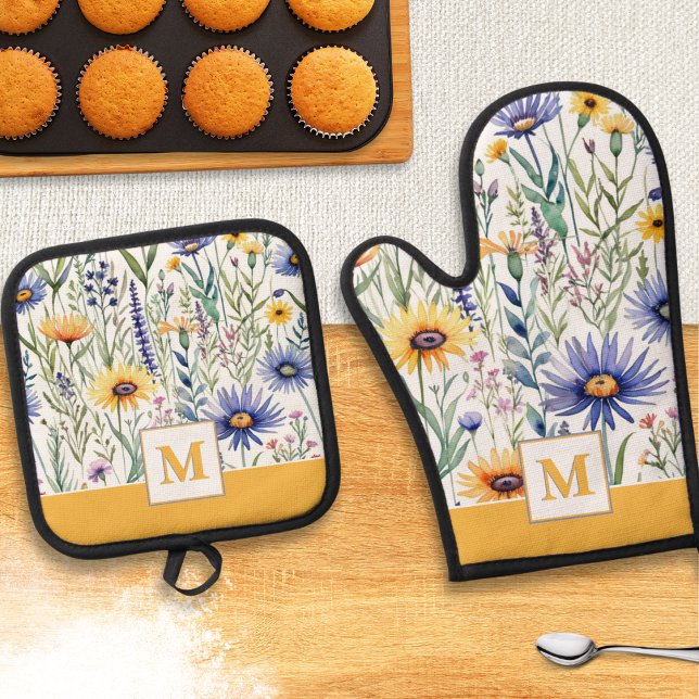 Ensemble De Gant De Cuisine Et De Manique Joli Fleur sauvage Rustique Élégant Monogramme (A pretty monogrammed oven glove and pot holder set, with a wildflowers pattern in a watercolor style)