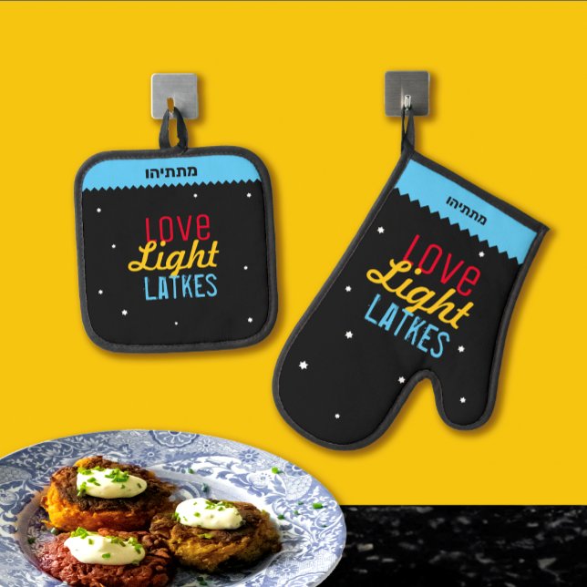 Ensemble De Gant De Cuisine Et De Manique Love Light Latkes Hanoukka Funny Hébreu Nom (Créateur téléchargé)