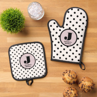 Ensemble De Gant De Cuisine Et De Manique Monogramme personnalisé des points noirs