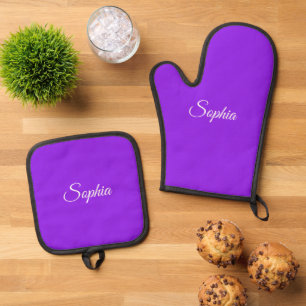 Ensemble De Gant De Cuisine Et De Manique Nom de script blanc ou monogramme sur violet