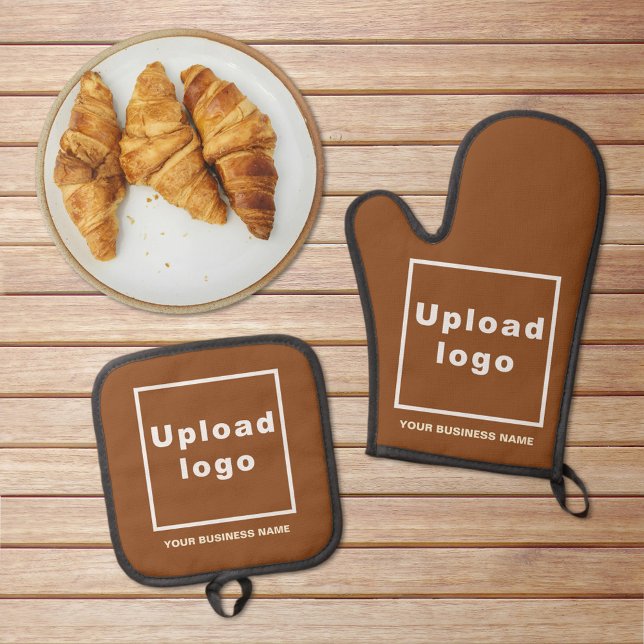 Ensemble De Gant De Cuisine Et De Manique Nom et logo de l'entreprise sur Brown (Business name and logo on brown oven mitt and pot holder set)