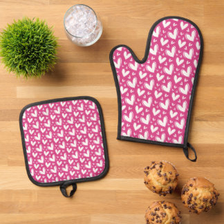 Ensemble De Gant De Cuisine Et De Manique Rose aux coeurs blancs