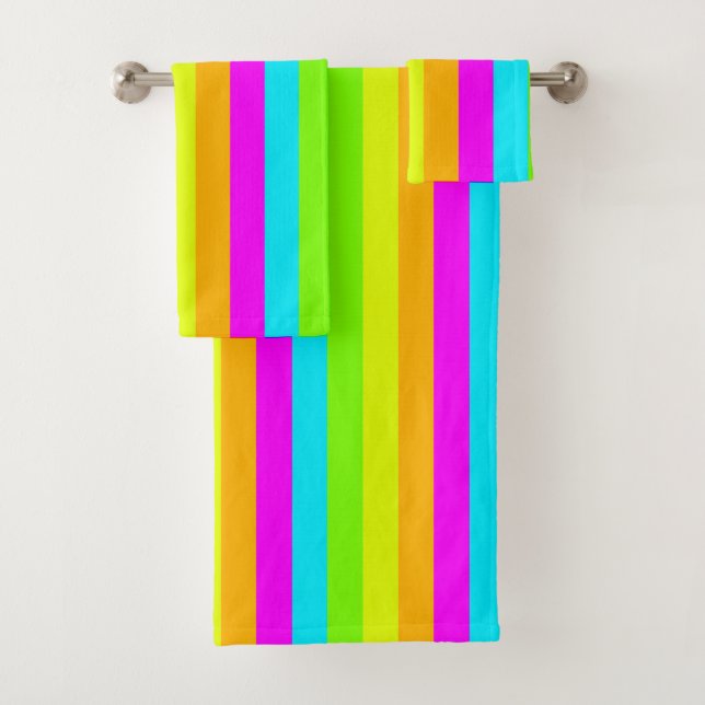 Ensemble de serviette de salle de bains de rayures (En situation)